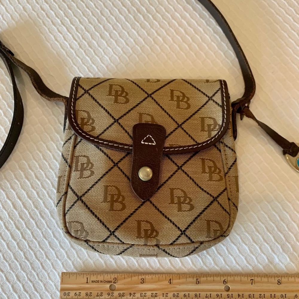 Dooney & Bourke small saddle logo bag